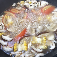 菌菇玉米酸汤锅