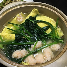 虾滑蛋饺菠菜汤