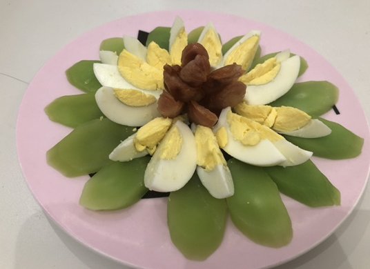窝笋鸡蛋香肠摆盘