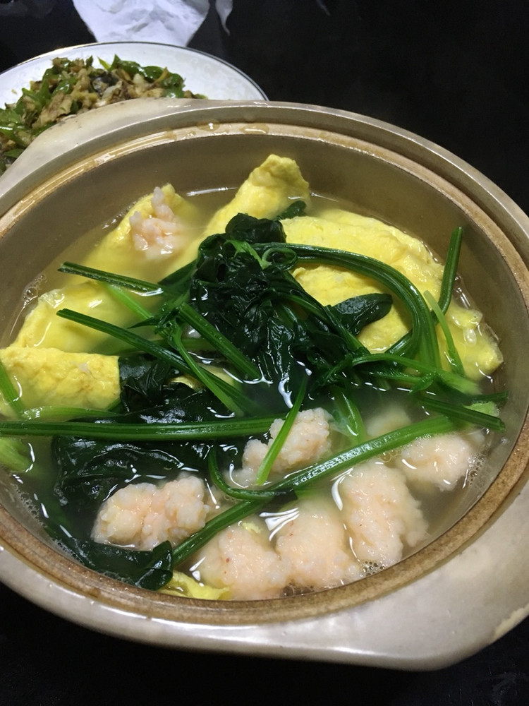 虾滑蛋饺菠菜汤的做法