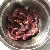 白玉菇炒肉的做法图解2