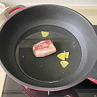 白菜五花肉炖粉条的做法图解1