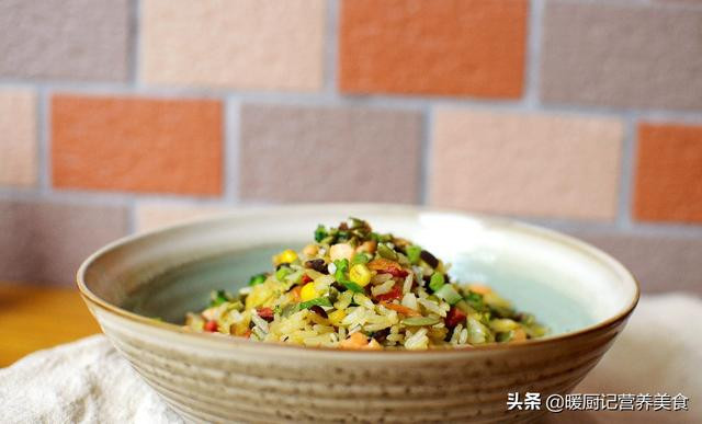 皇帝彩虹炒饭/早餐要吃的跟皇帝一样，健康美味的做法