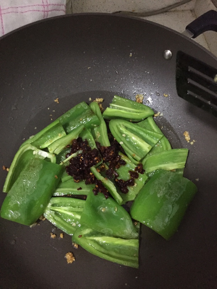 老干妈炒辣椒的做法图解3