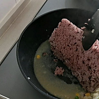 墨鱼汁海鲜炒饭的做法图解10