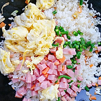 #《风味人间》美食复刻大挑战#扬州炒饭的做法图解7