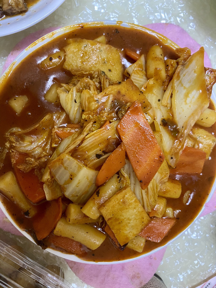 韩式白菜鱼饼炒年糕的做法