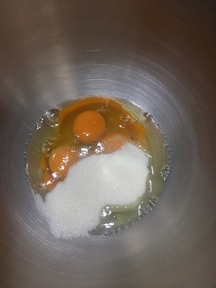 圣诞奶油纸杯蛋糕的做法图解2