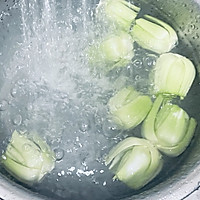 油菜炒三丁的做法图解2