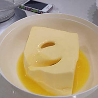 奶酪糖霜玫瑰花园蛋糕的做法图解2