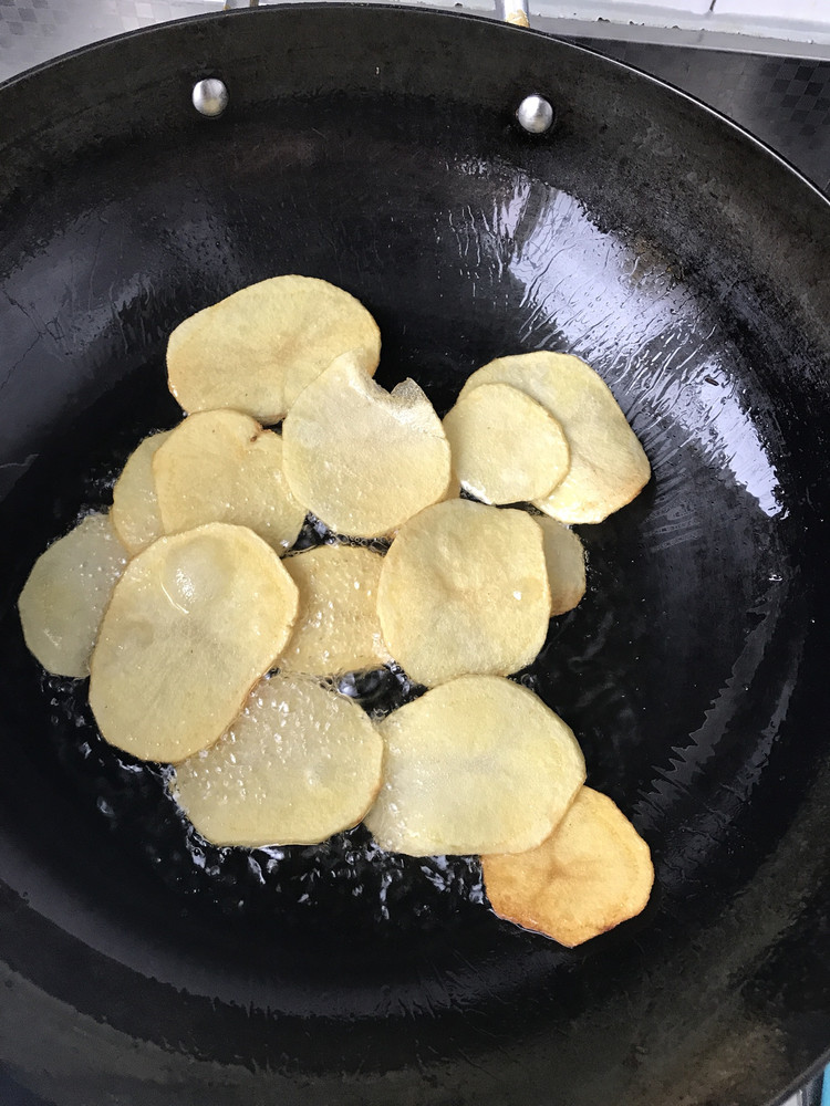 油炸土豆片的做法
