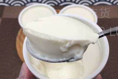 椰香牛奶布丁，椰香浓郁，奶味滑润，口感细腻，入口即化。