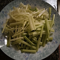 芹菜炒香干的做法图解1
