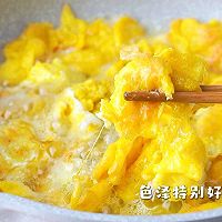 #金龙鱼橄榄油调和油520美食菜谱#青椒炒蛋的做法图解3