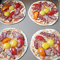 迷你培根鹌鹑蛋披萨的做法图解8