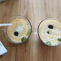 高颜值冰凉芒果青提奶昔的做法图解10