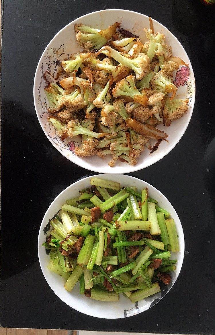 炒花菜和炒芹菜的做法