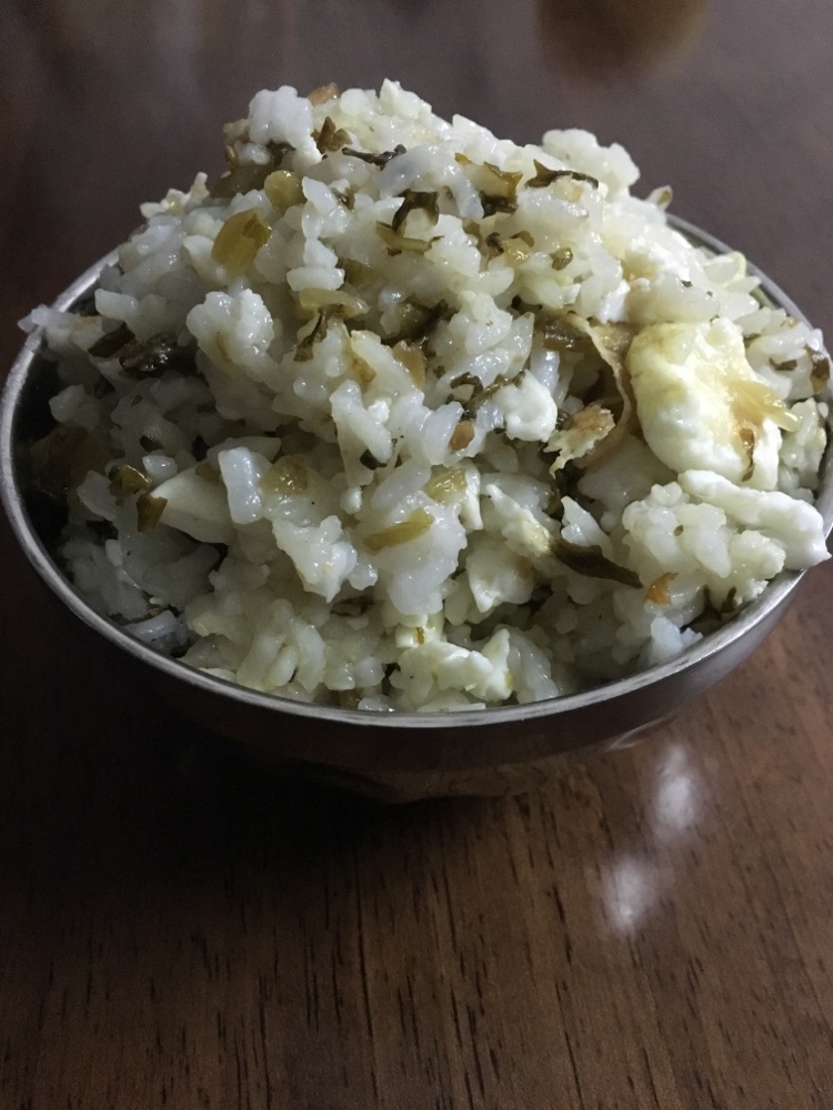 酸菜蛋炒饭的做法图解3