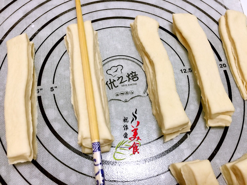 奶锅制作酵母版迷你油条的做法图解5