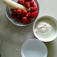代餐草莓奶昔的做法图解1