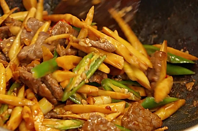 笋尖炒牛肉丨脆嫩与鲜嫩的舌尖碰撞