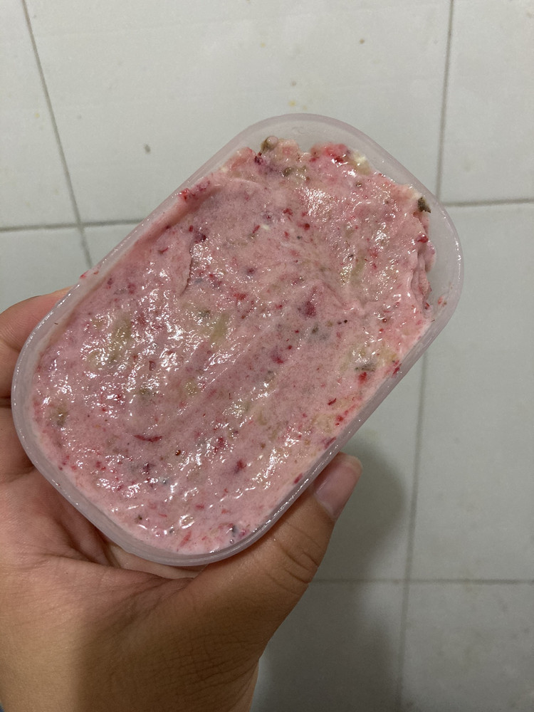 五秒草莓冰淇淋的做法