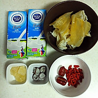 海椰皇牛奶燕窝炖花胶的做法图解2