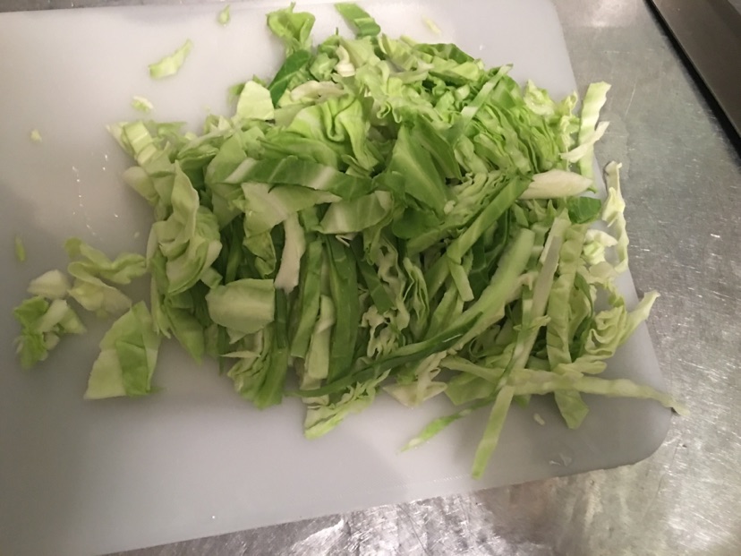 包菜煎饼的做法图解2