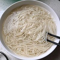 青椒榨菜汤面的做法图解5