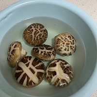 荟万珍冬花菇猪肉馅饺子，闻着味儿都香的做法图解1