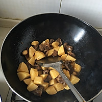 土豆炖牛肉的做法图解3