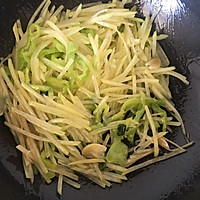 简单又好吃～尖椒土豆丝盖饭的做法图解4