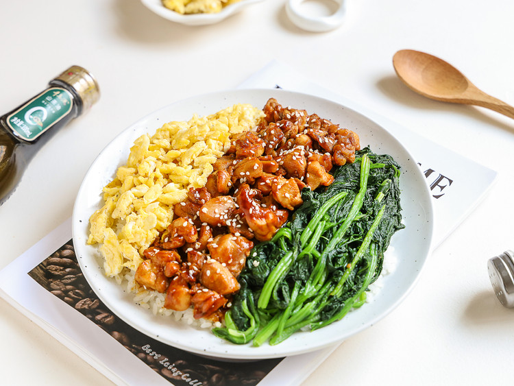 低卡美食之“三色鸡肉盖饭”的做法
