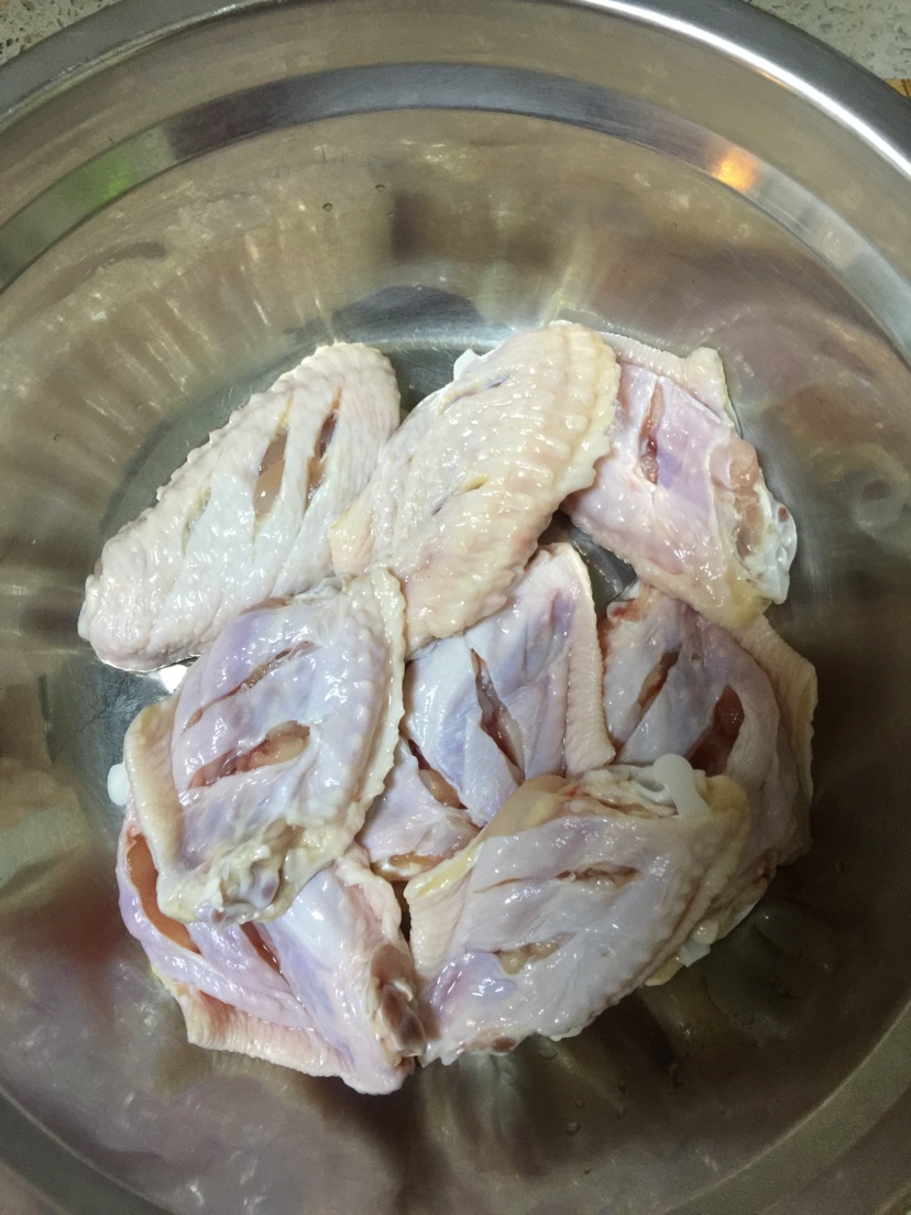电饭锅可乐鸡翅的做法图解1