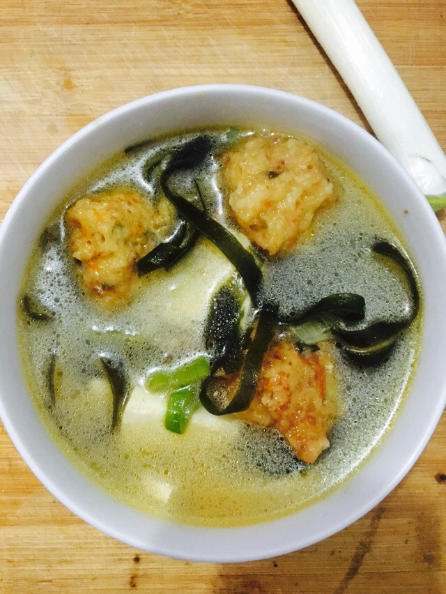 懒人食谱之海带豆腐丸子汤的做法