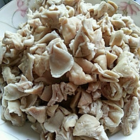 肥肠炒韭菜的做法图解1