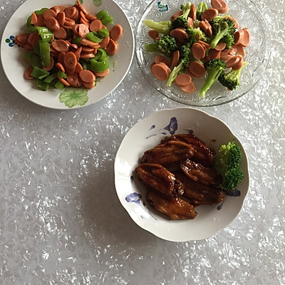 家庭简餐 可乐鸡翅&西兰花香肠片