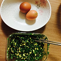 韭菜鸡蛋水煎包的做法图解1
