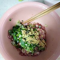 汤汁鲜美的猪肉白菜大饺子的做法图解4