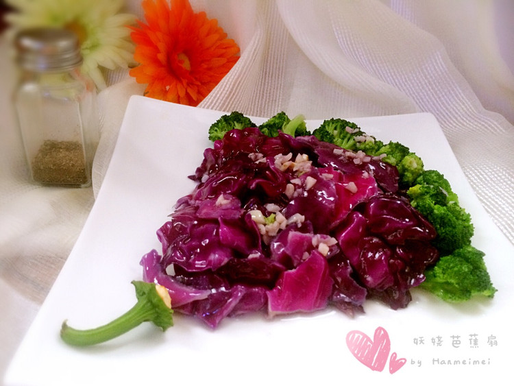 妖娆芭蕉扇—一分钟速成—蒜蓉西兰花炒紫甘蓝的做法