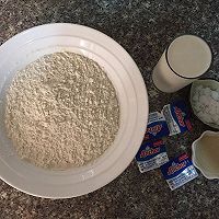 培根大虾厚底披萨的做法图解1