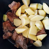 电高压锅排骨炖土豆的做法图解7