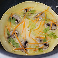 蔬菜煎蛋饼（教你如何用电饭煲做蛋饼）#铁釜烧饭就是香#的做法图解9