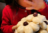 笨妈食谱：健康营养美观的奶香红枣馒头花--蒸烤箱版的做法