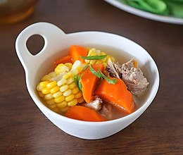 #开启冬日滋补新吃法#广东人的家常靓汤～胡萝卜玉米猪骨汤的做法