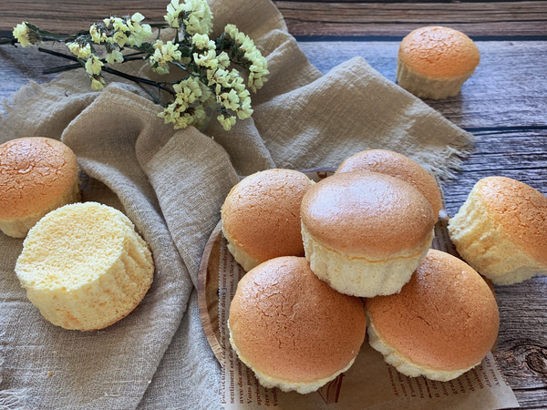 软软嫩嫩的古早味纸杯小蛋糕