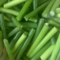 蒜苗炒牛肉丝的做法图解2