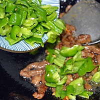 青椒牛肉土豆丁，牛排也可以这样炒吃哦！的做法图解10