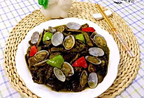 茄条五花肉炖蚬子的做法