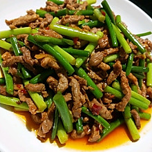 蒜薹脆爽，肉丝滑嫩~家常蒜薹肉丝